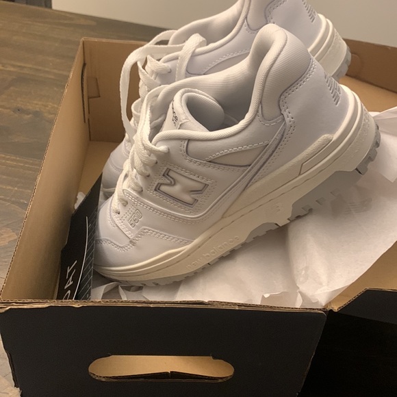 Brand New Unworn New Balance 550’s !!! Hot Hard af to find. Unisex m6 w7.5. - Picture 2 of 4
